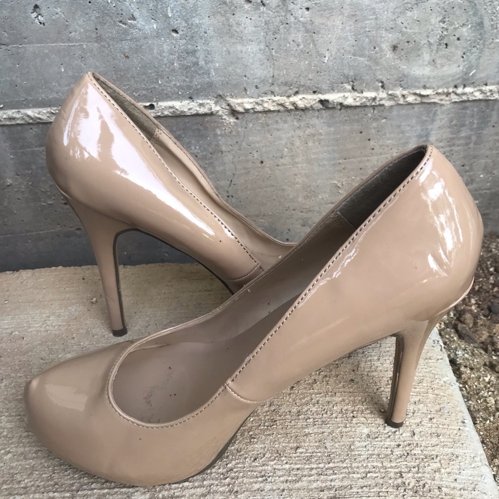 Size 10. Nude heels